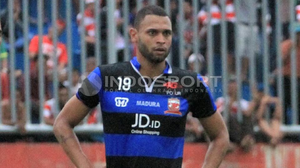 Luis Carlos Junior dipinjamkan Madura United FC ke Persija Jakarta. Copyright: © Ian Setiawan/Indosport